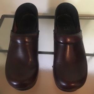 Dansko Professional clogs, Cordovan color, Size 38